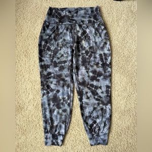 Athleta Salutation Printed Jogger